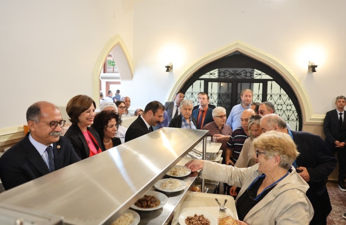 HALK LOKANTASI’NDA İLK YEMEKLER BAŞKAN ÜNLÜCE’DEN